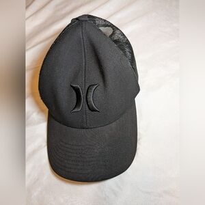 Hurley Black Trucker Hat‎
